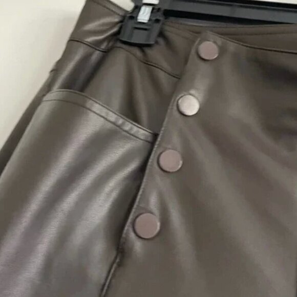 J.Mclaughlin Faux Leather Button Pant Brown size 8 - Picture 6 of 6